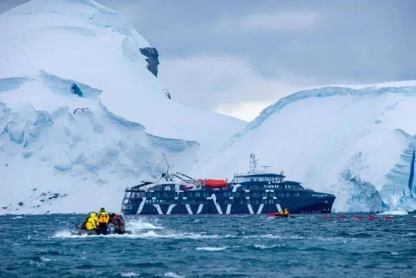 南极探险指南:舒适游轮与冒险游艇之旅