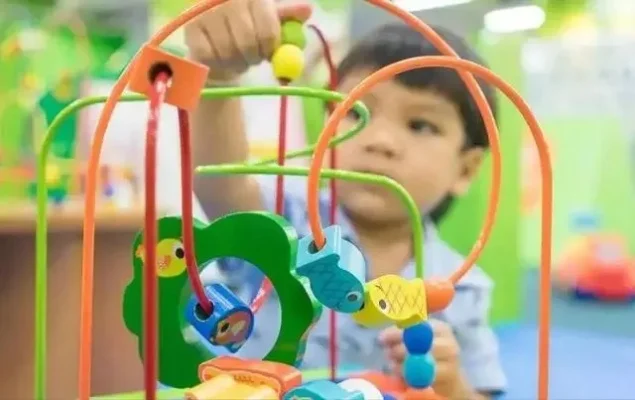 幼儿游戏特点解析:自主自愿、自由创造、社交互动促进全面发展