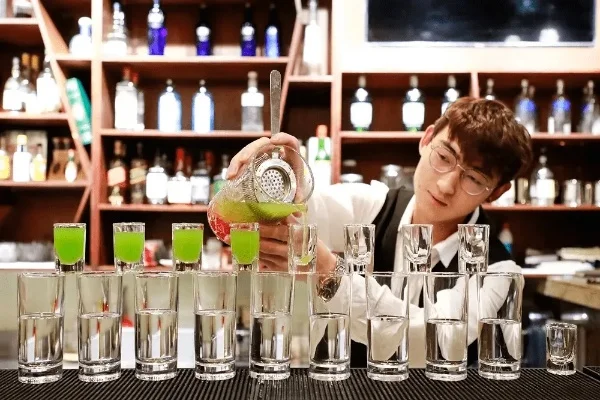 调酒师实战技巧:牵制位策略与技能解析