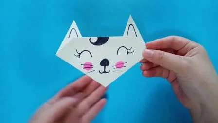 盲袋香肠派对制作教程：彩纸装饰小猫脸手工制作步骤