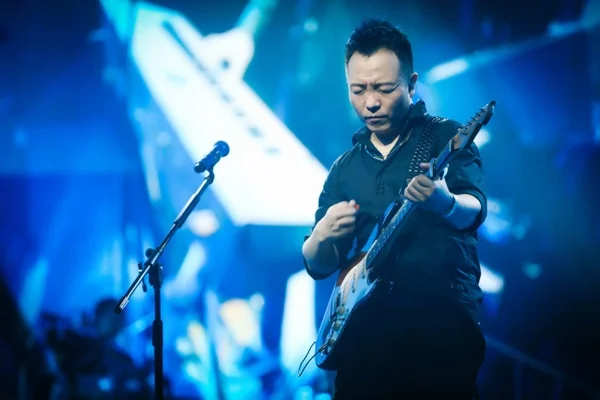 许巍电竞梦：追梦牺牲与情感挣扎解析