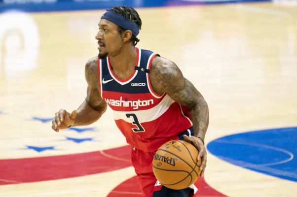 比尔半场出战18分钟-乔丹半场逆转显坚毅